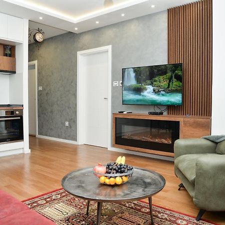 Mirror Apartment With Private Parking 诺威萨 外观 照片