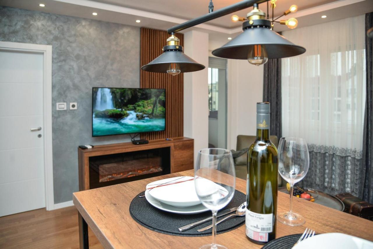 Mirror Apartment With Private Parking 诺威萨 外观 照片